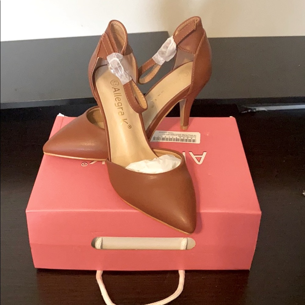 BRAND NEW!!Woman pointed toe stiletto heels